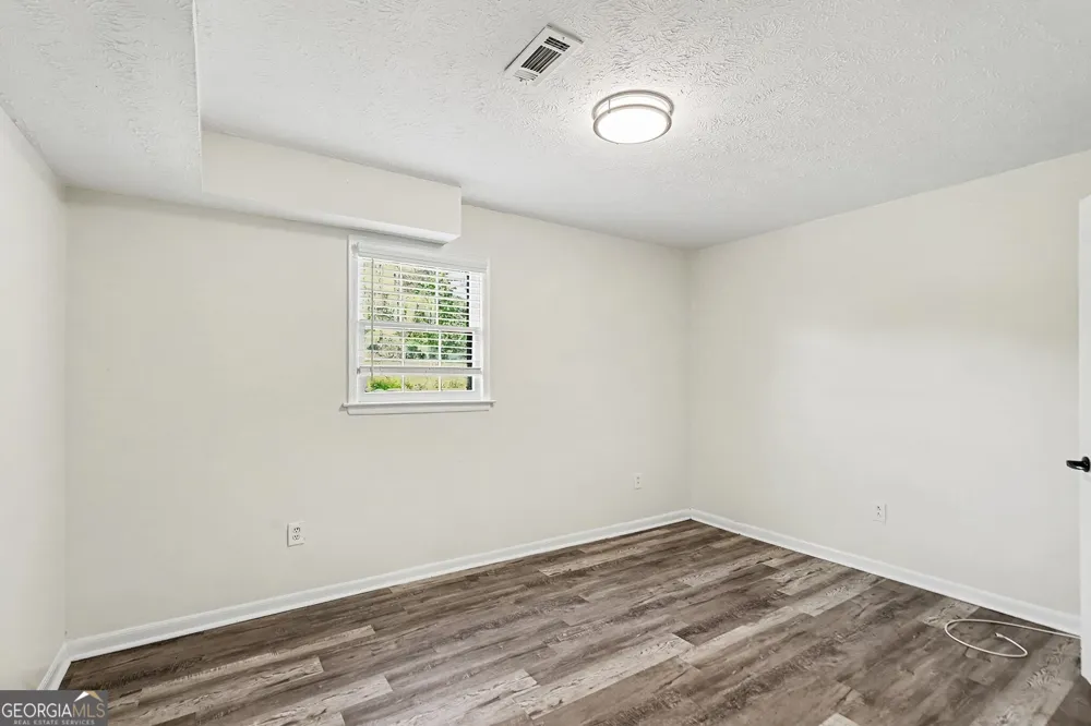 6 Bittersweet LN Newnan, GA 30263