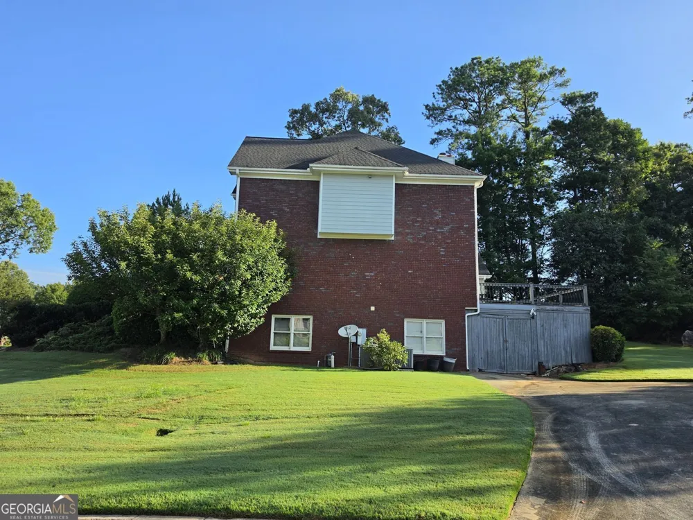 2810 Shoemaker LN Snellville, GA 30039