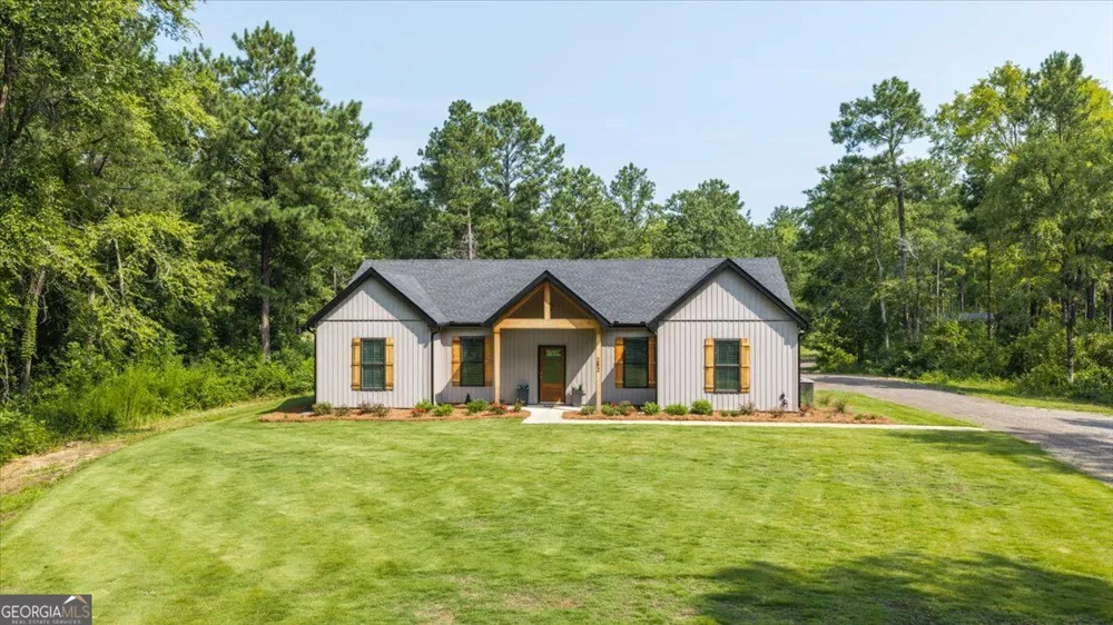 252 Rum Creek PASS Juliette, GA 31046
