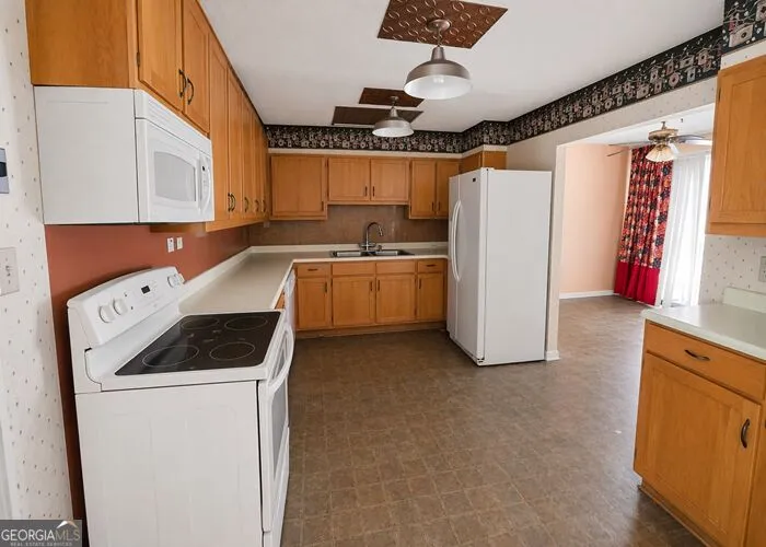 43 Mountain View DR Toccoa, GA 30577