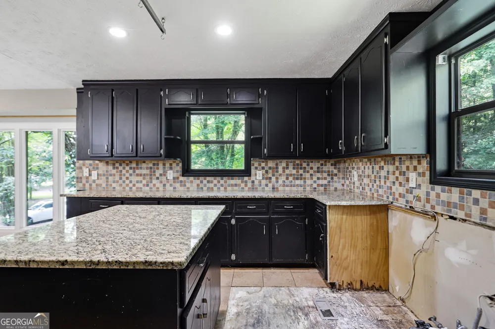 819 Tramore CT Powder Springs, GA 30127