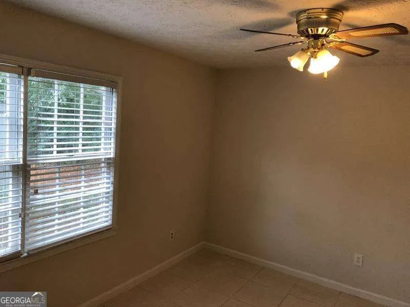 1579 Rockbridge RD Stone Mountain, GA 30087
