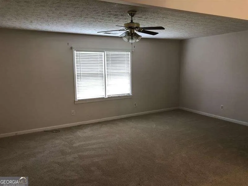 1579 Rockbridge RD Stone Mountain, GA 30087