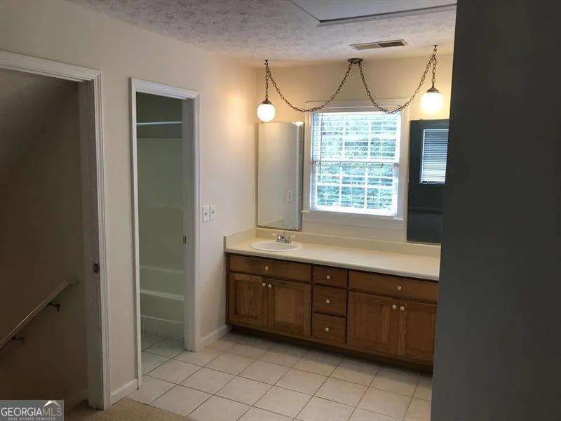 1579 Rockbridge RD Stone Mountain, GA 30087