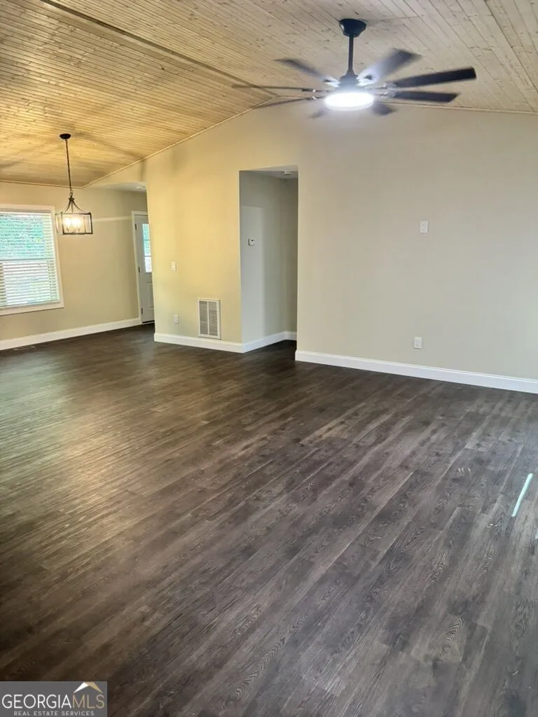 205 Gumlog DR Lavonia, GA 30553