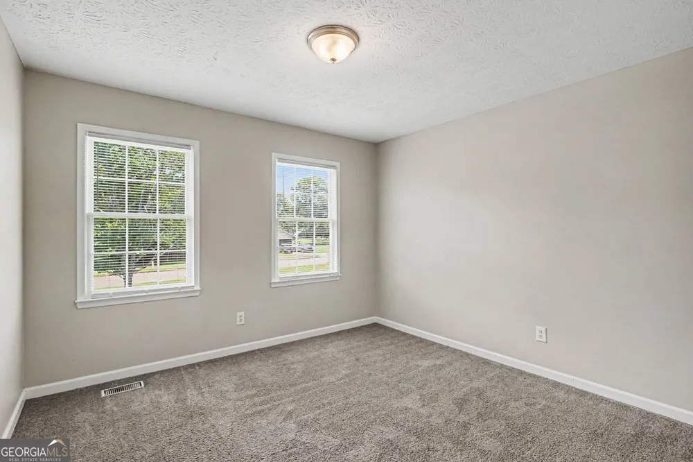 125 Beacon DR Fayetteville, GA 30215