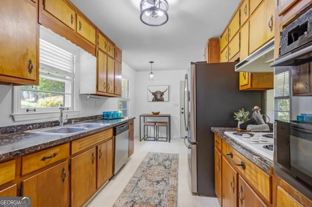 2544 W Laurel Ridge DR Decatur, GA 30033