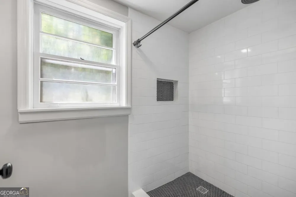 2544 W Laurel Ridge DR Decatur, GA 30033