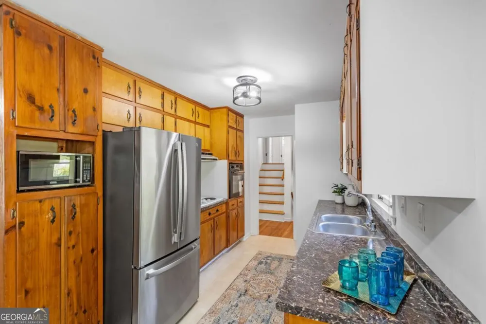 2544 W Laurel Ridge DR Decatur, GA 30033