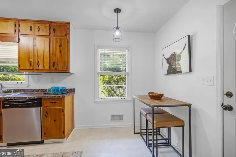2544 W Laurel Ridge DR Decatur, GA 30033