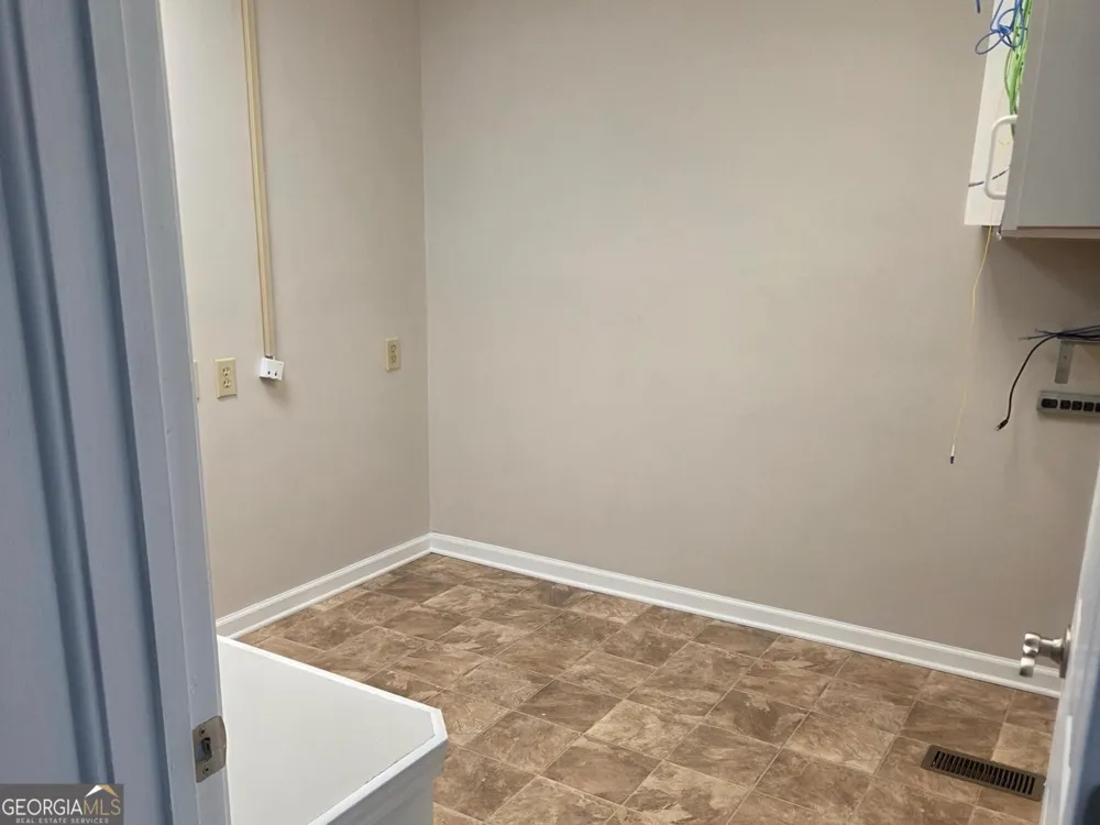 293 N Broad ST Winder, GA 30680