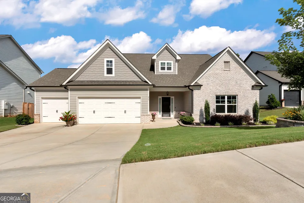 279 Parkers PL Hoschton, GA 30548