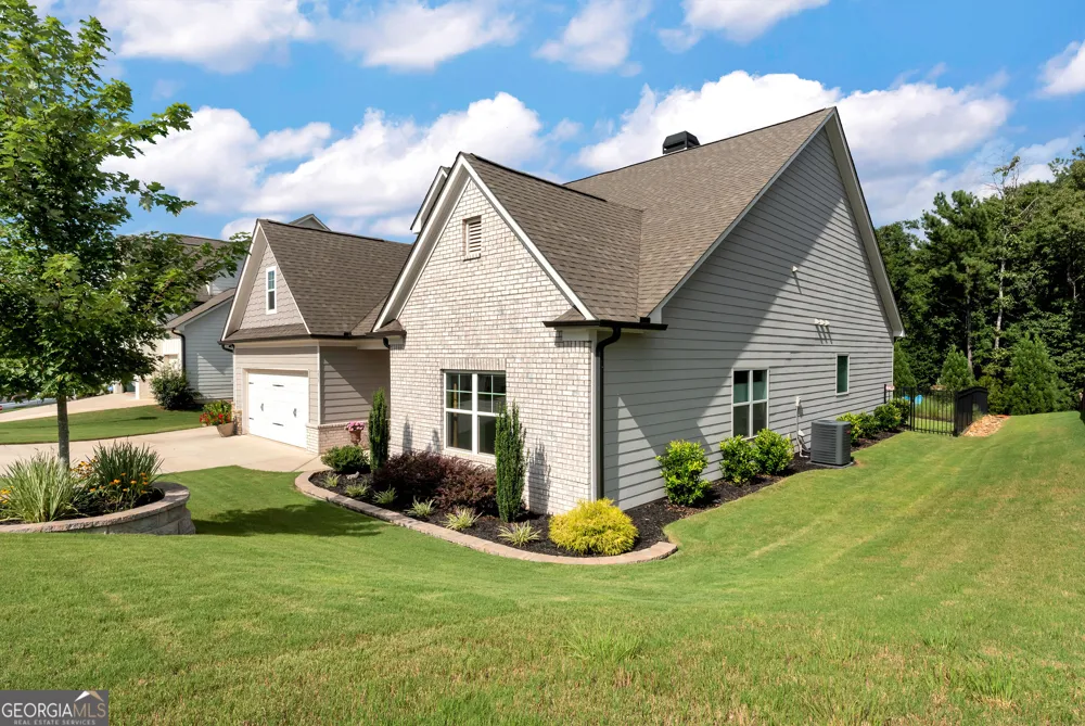 279 Parkers PL Hoschton, GA 30548