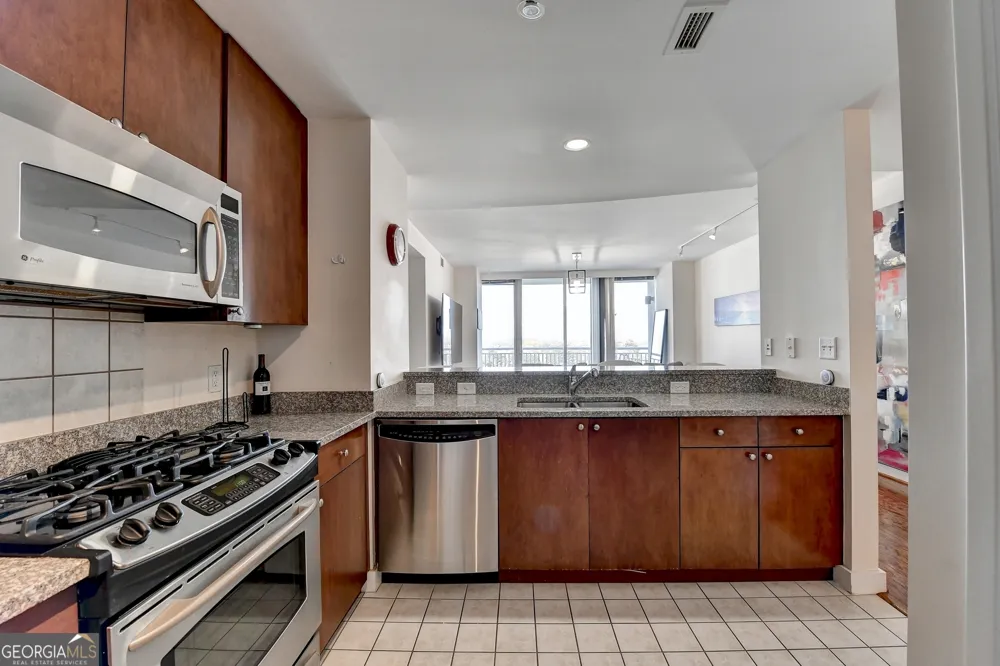 3338 Peachtree RD NE Atlanta, GA 30326