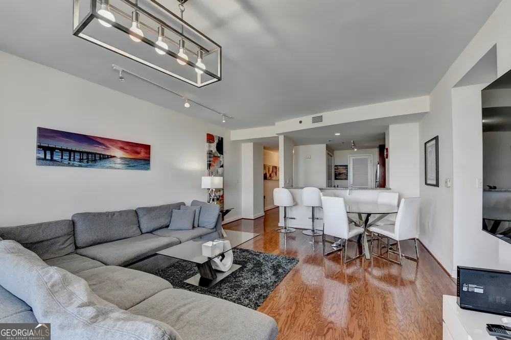 3338 Peachtree RD NE Atlanta, GA 30326