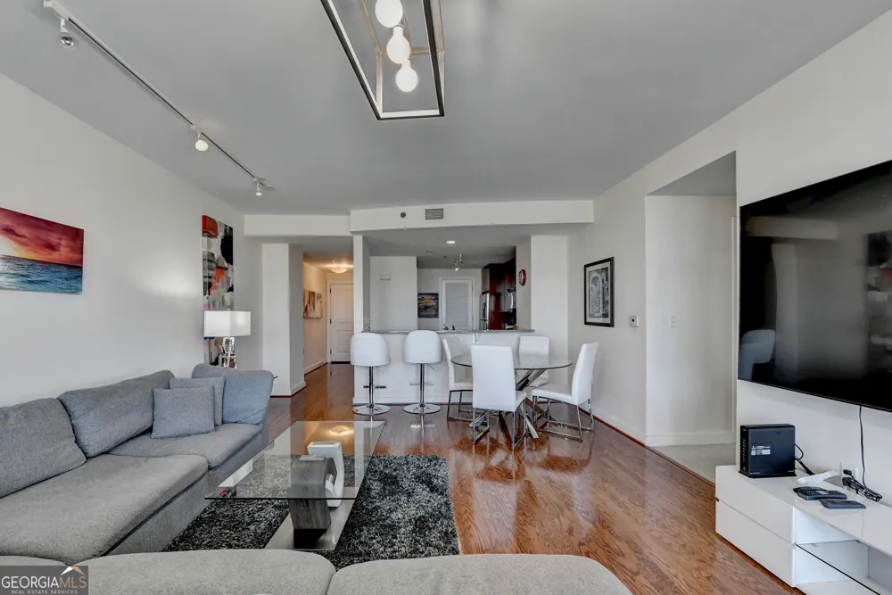 3338 Peachtree RD NE Atlanta, GA 30326