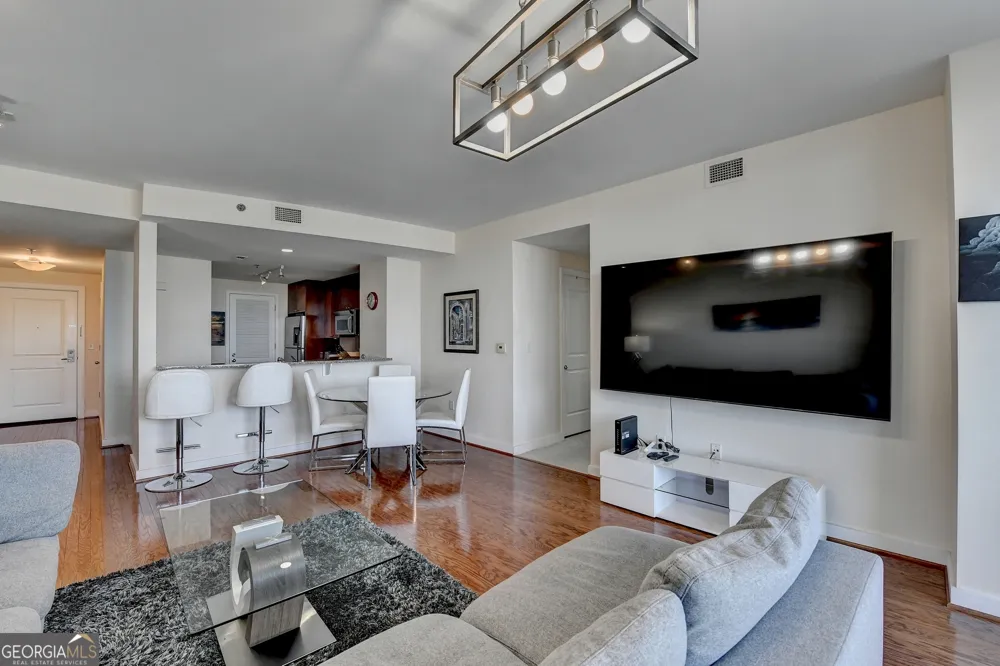 3338 Peachtree RD NE Atlanta, GA 30326