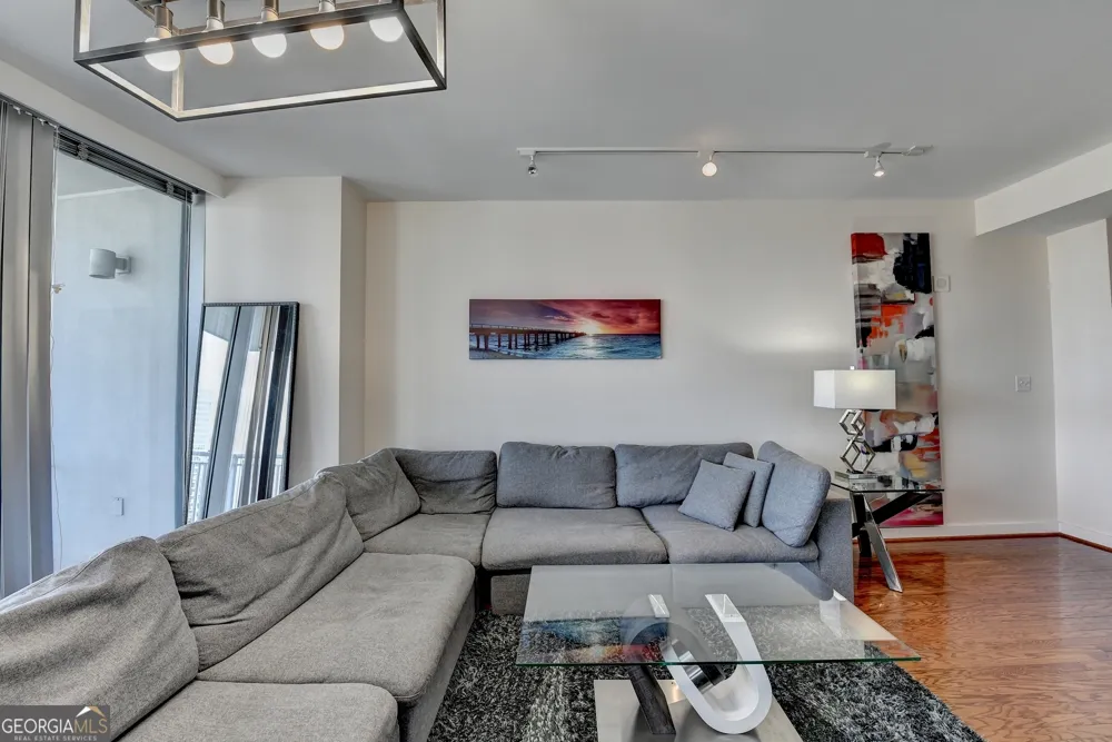 3338 Peachtree RD NE Atlanta, GA 30326