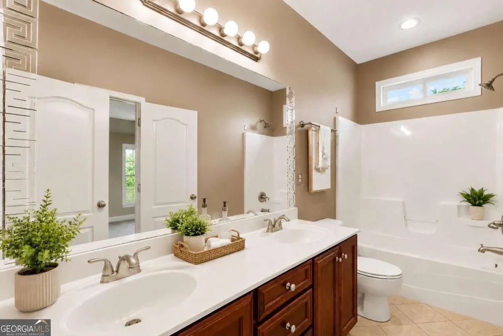 812 Treeline DR Conyers, GA 30094