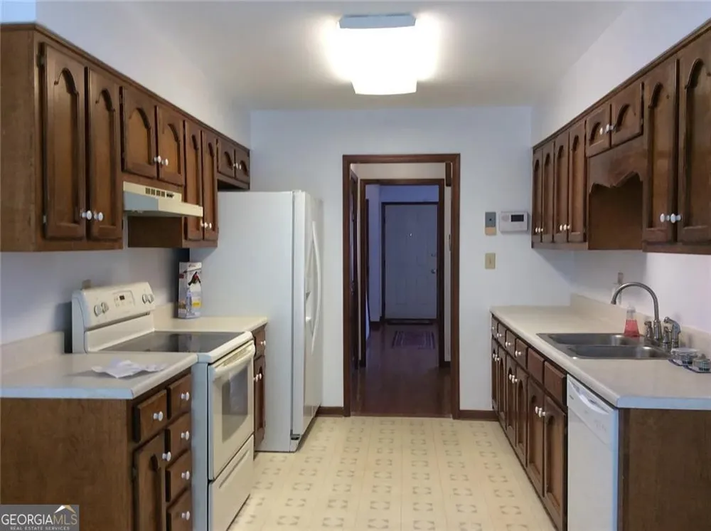7090 Williamsburg DR Riverdale, GA 30274