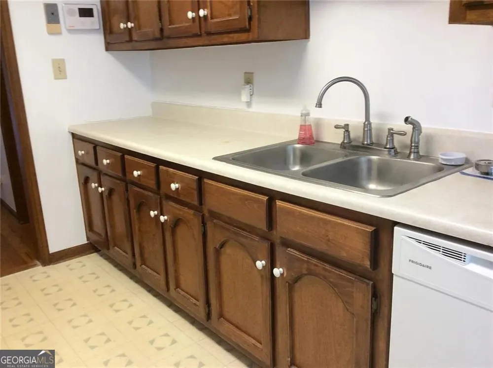 7090 Williamsburg DR Riverdale, GA 30274