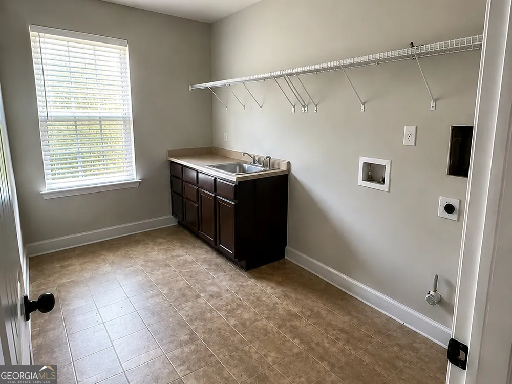 835 Lorrimont LN Fairburn, GA 30213