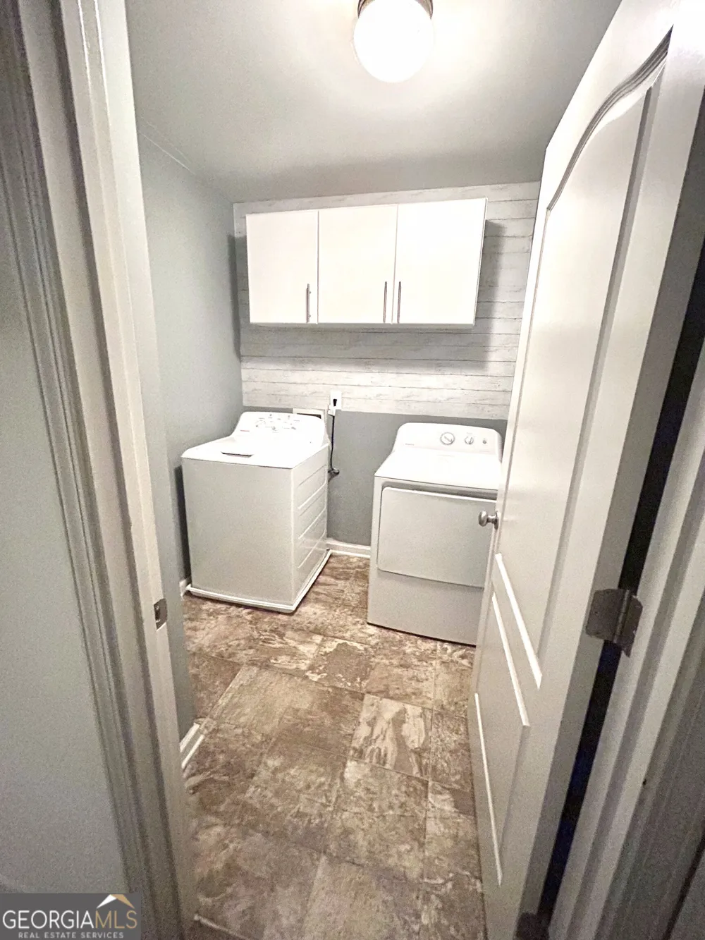3255 Clear View DR Snellville, GA 30078