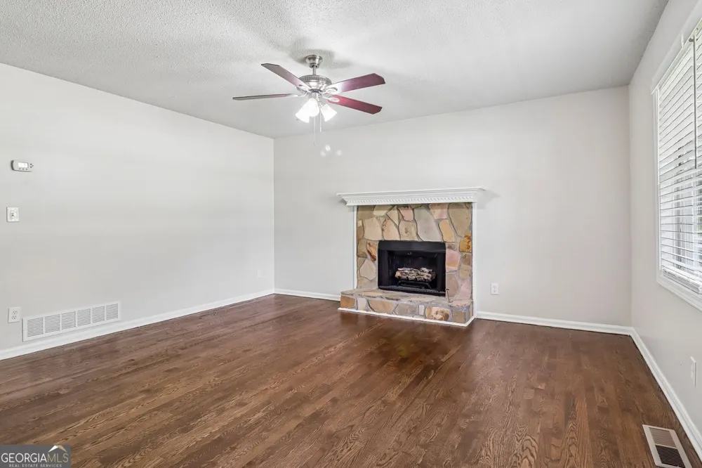 179 Graison LN Dallas, GA 30157