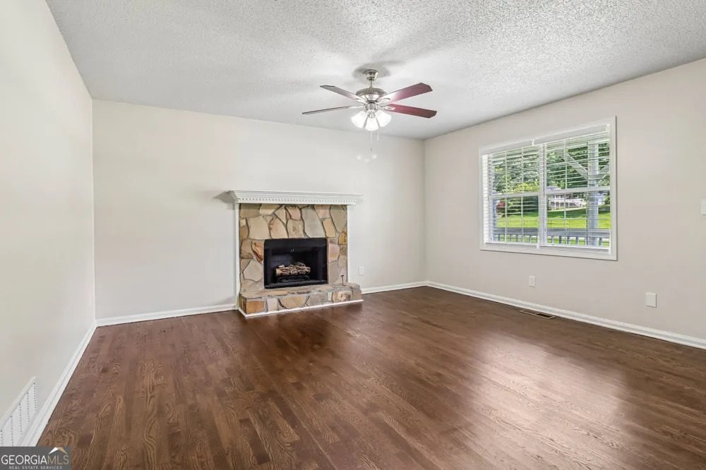 179 Graison LN Dallas, GA 30157
