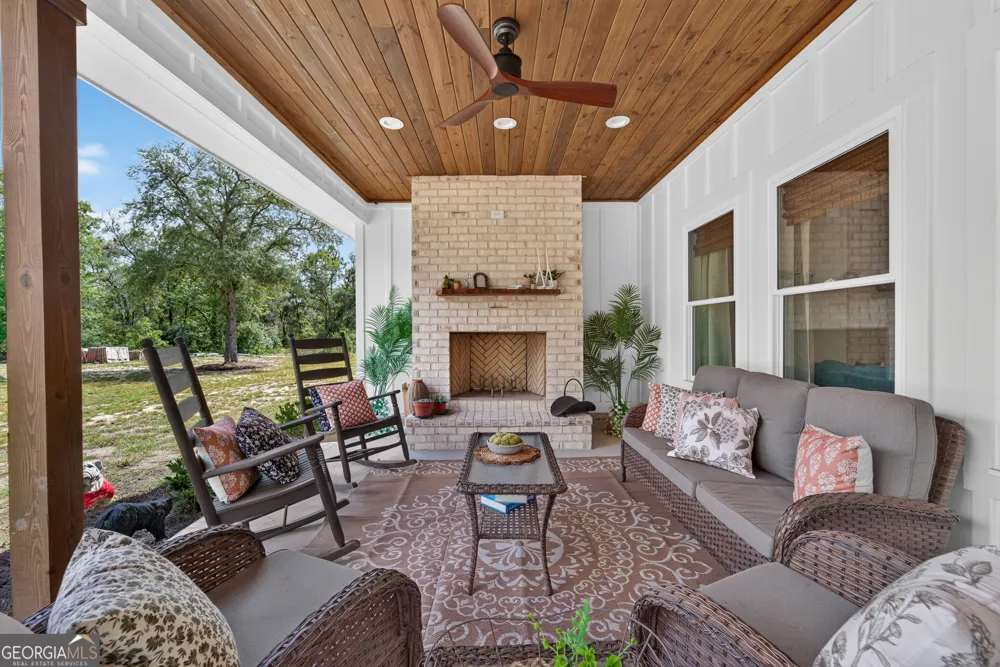 1455 Ridgewood DR Blackshear, GA 31516