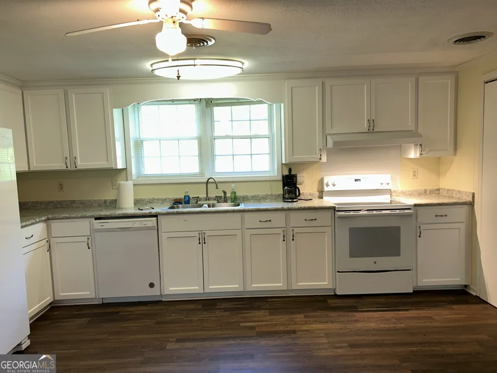 205 22 W HWY Milledgeville, GA 31061