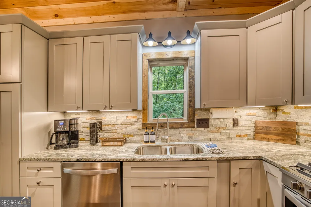 138 Nectar LN Ellijay, GA 30540