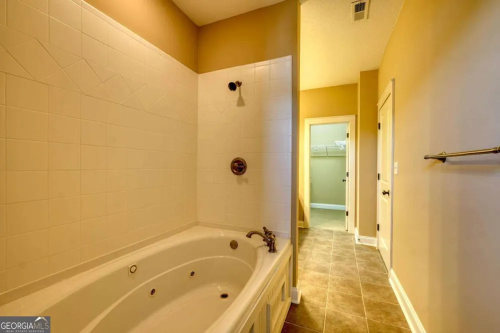 1401 Lakeside RD Hiawassee, GA 30546