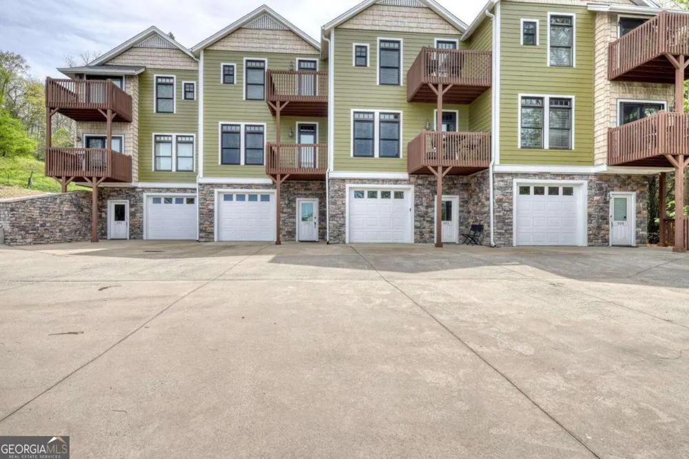 1401 Lakeside RD Hiawassee, GA 30546