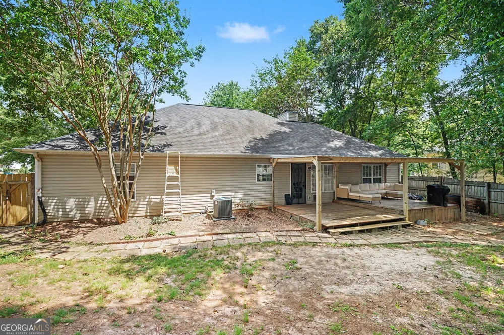 1857 High Green DR Statham, GA 30666