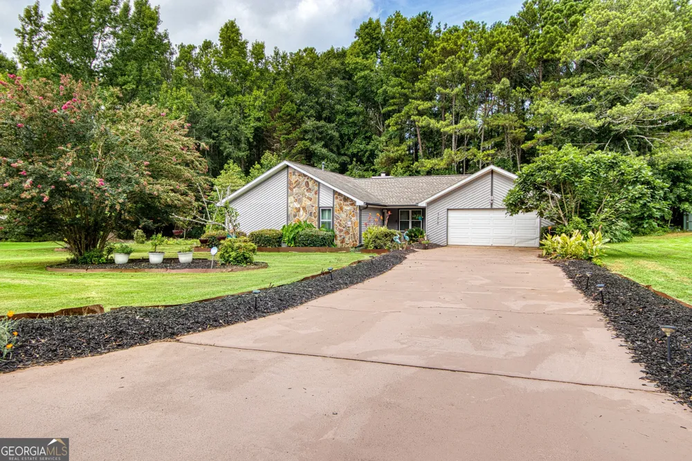 125 Grandchester WAY Fayetteville, GA 30215