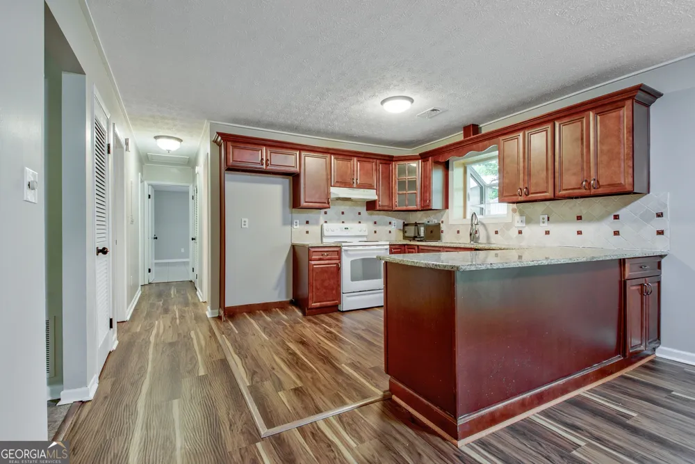 11 Logwood LN Newnan, GA 30265