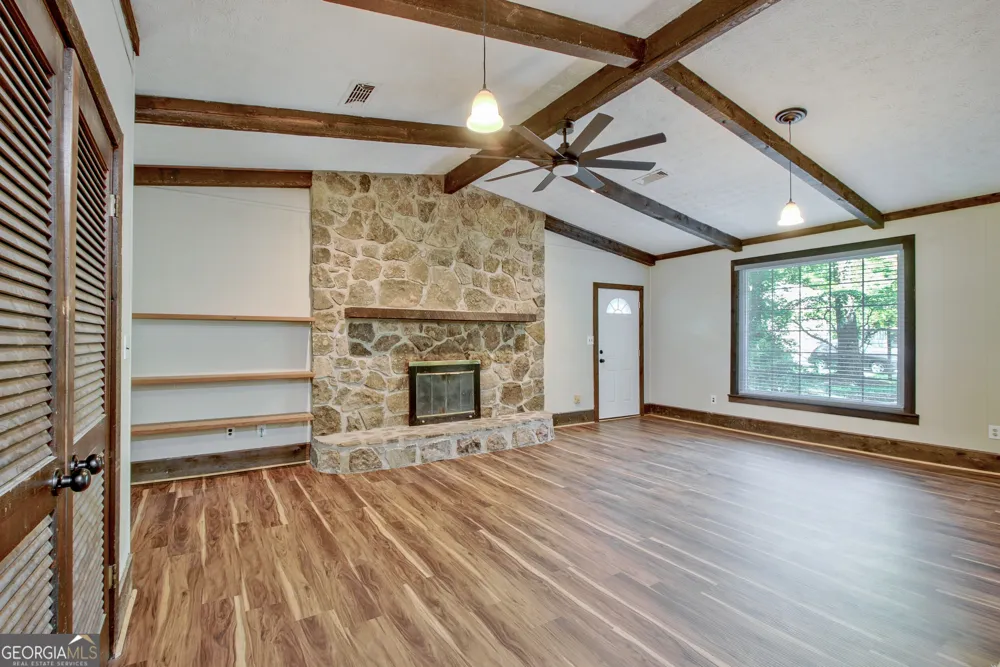 11 Logwood LN Newnan, GA 30265
