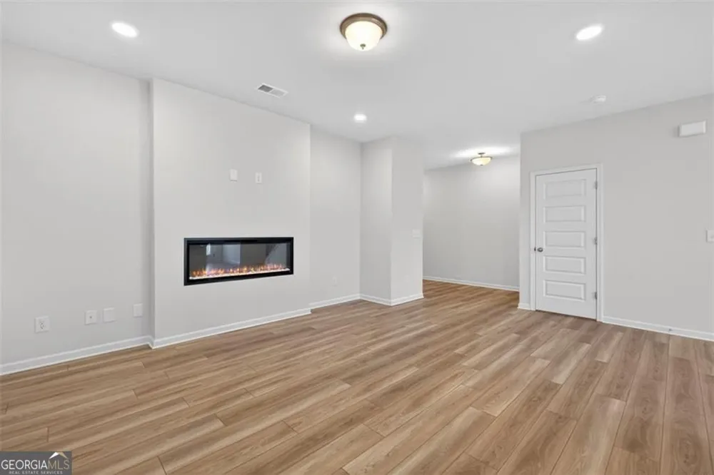 36 Jacobs Farm LN Lawrenceville, GA 30045