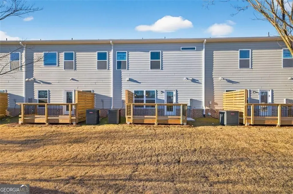 36 Jacobs Farm LN Lawrenceville, GA 30045