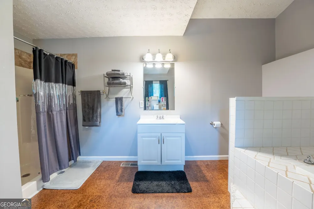 84 Lovell CIR Toccoa, GA 30577