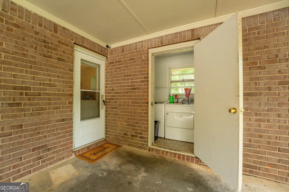 84 Lovell CIR Toccoa, GA 30577