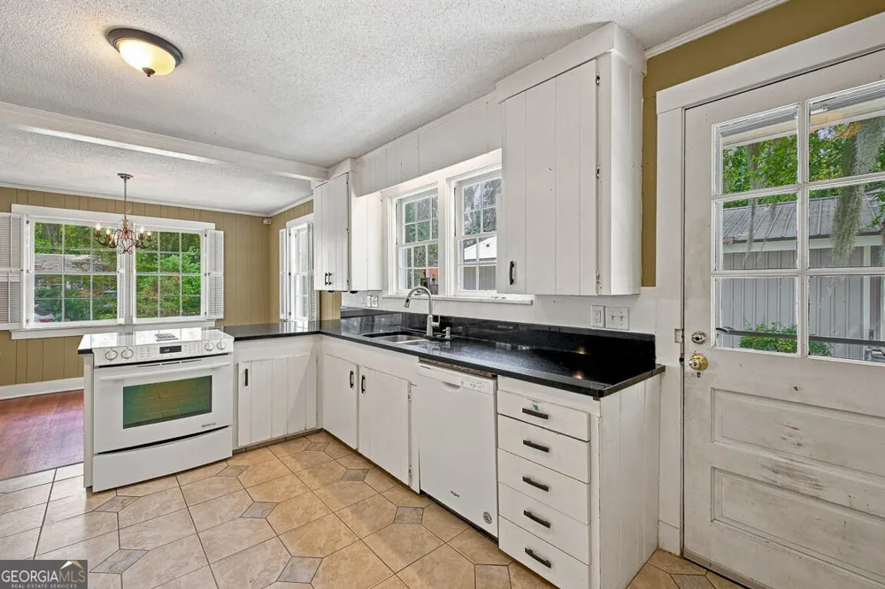 1222 Pine AVE Brunswick, GA 31520