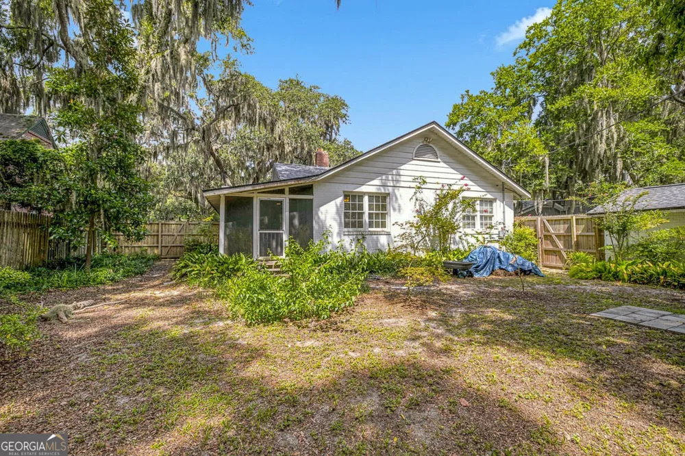 1222 Pine AVE Brunswick, GA 31520