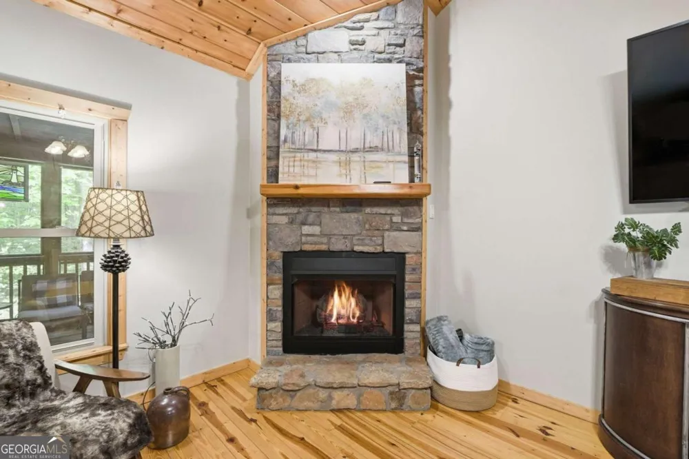 67 Ballard LN Ellijay, GA 30536