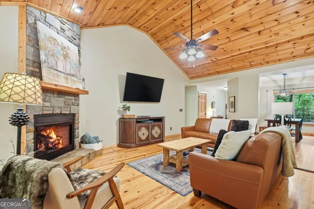 67 Ballard LN Ellijay, GA 30536
