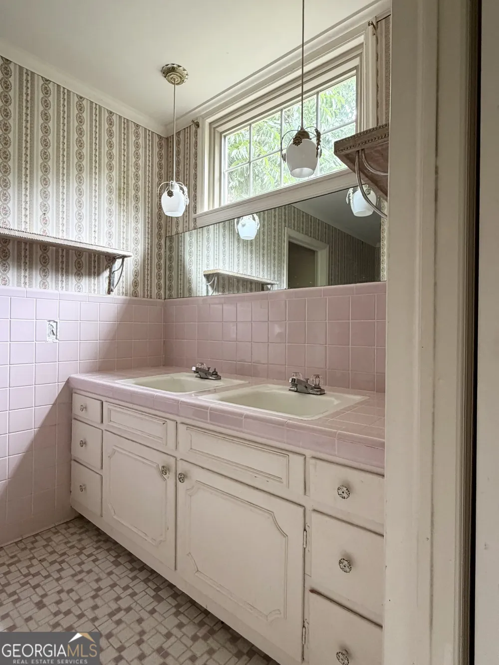 112 Geneva ST Dublin, GA 31021