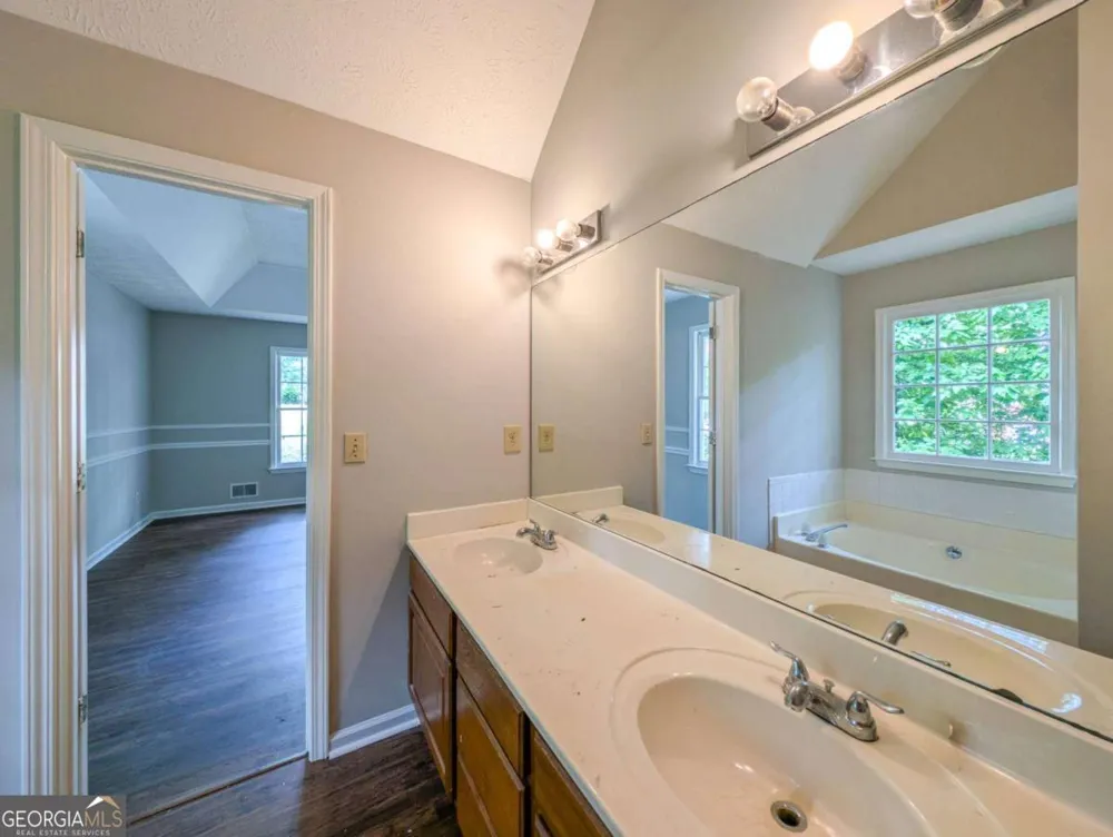 1404 Glenfield DR Lawrenceville, GA 30043