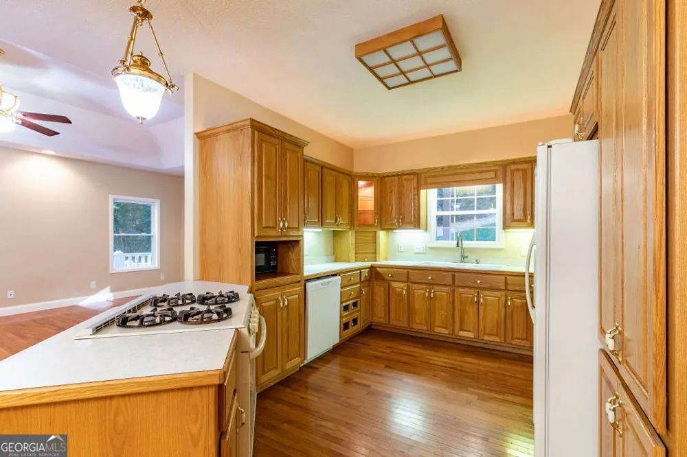 7 Spring RD Blairsville, GA 30512
