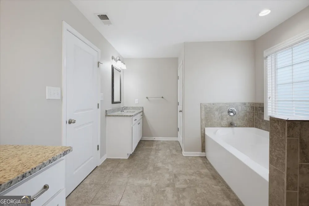 15 Hughston WALK Newnan, GA 30263